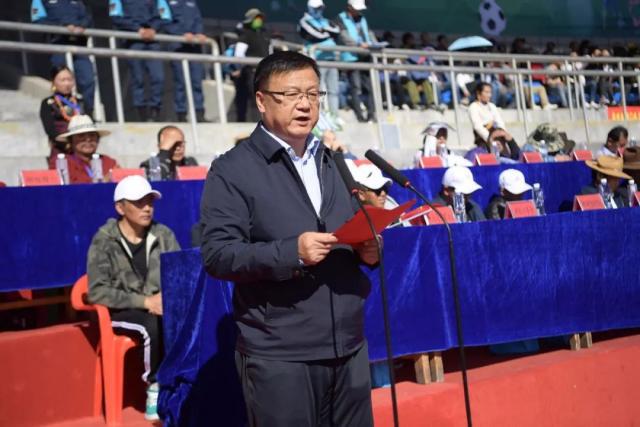 清华后卫石奎修炼投篮动作，决心争夺冠军